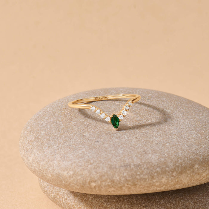 Women's Dainty Curve Ring with Emerald in 14K Solid Gold